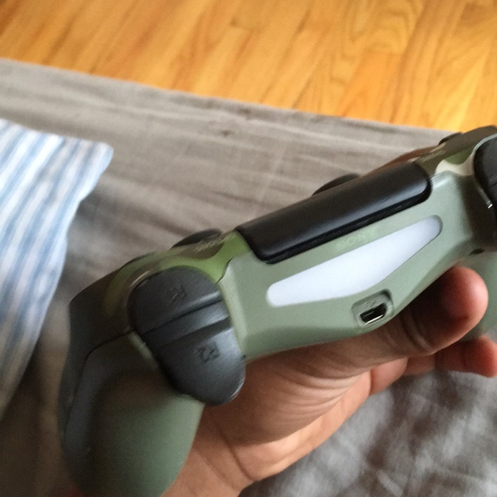 A ps4 controller - Picture 3 of 4